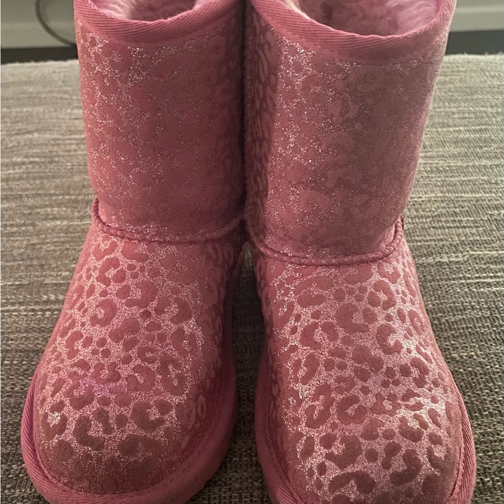 SOLD 06/24 Slightly used Ugg boots girls size 1